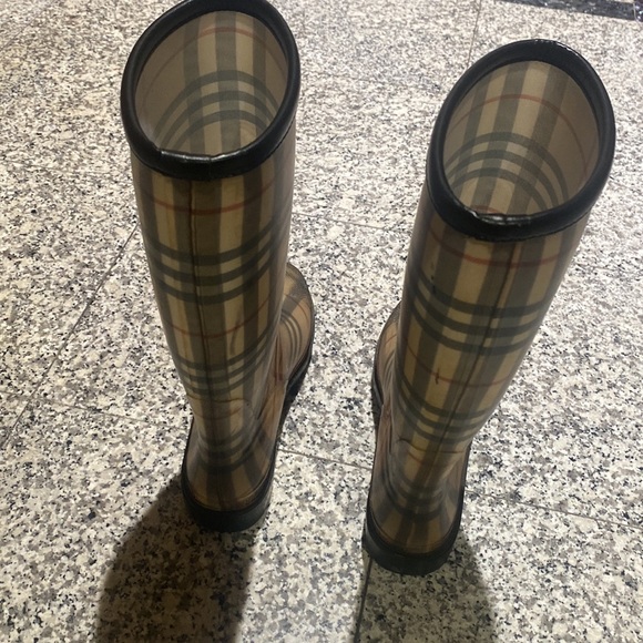 Burberry rainboots - Picture 4 of 6